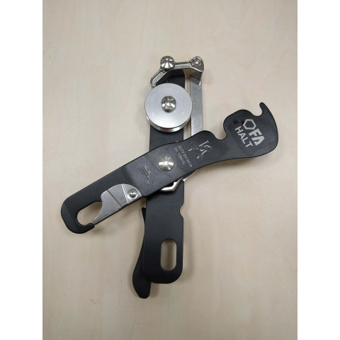 Пристрій для спуску First Ascent HALT (антипаник)